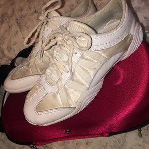 Nfinity evolution cheer shoes
